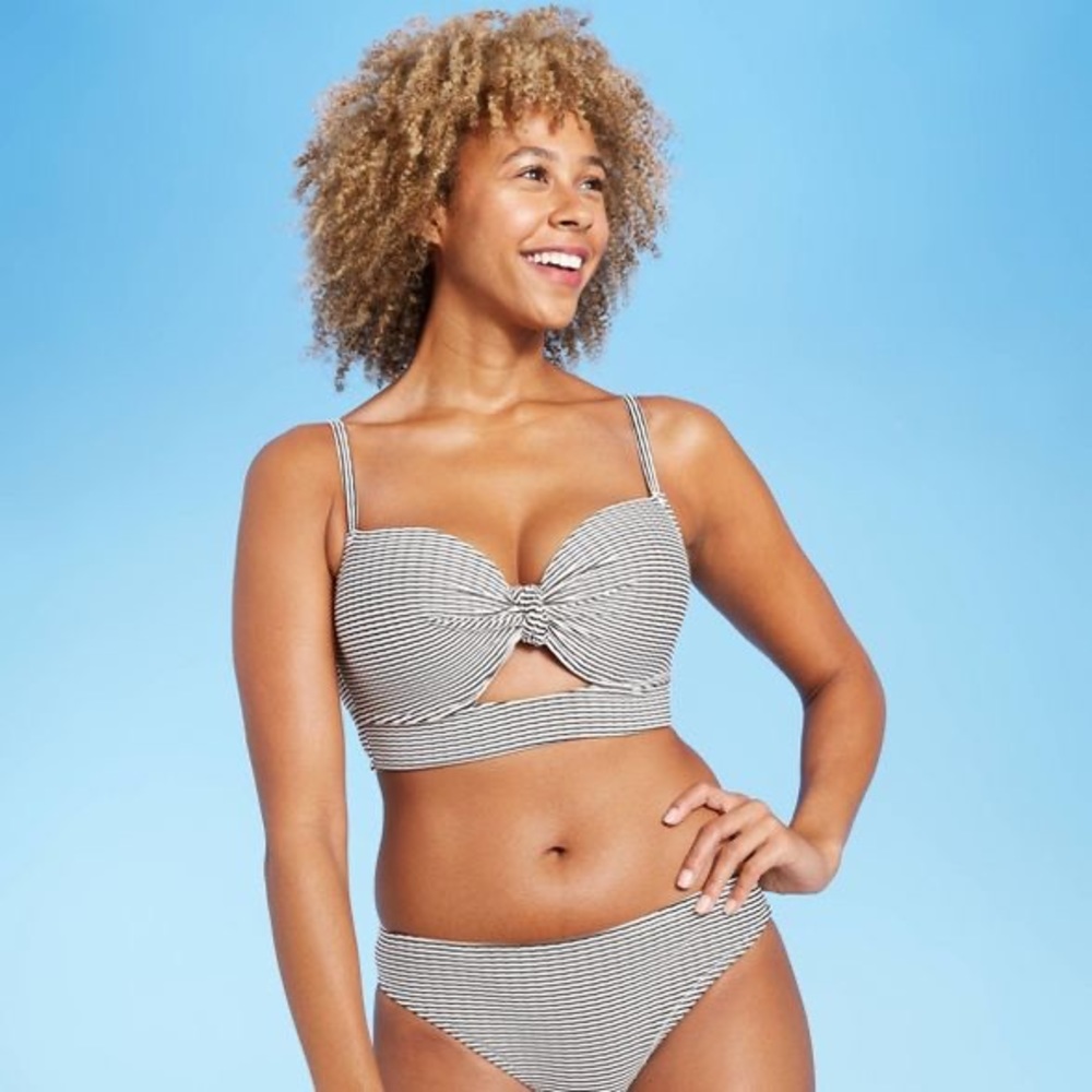 NWT Shade and Shore Women’s Lightly lined Ribbed Knot-Front Bikini Top